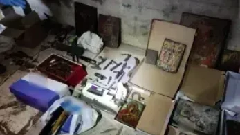 Εντοπίστηκε οπλοστάσιο σε κάδο απορριμμάτων στην Καισαριανή (photos)