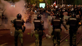Σερβία: εκτεταμένες ζημιές σε γραφεία του κυβερνώντος κόμματος - Επεισόδια στο Βελιγράδι