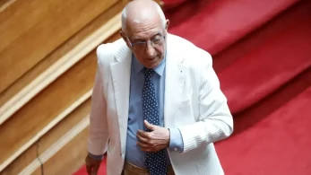 O Κακλαμάνης εκθέτει την αντιπολίτευση για τις επιστολικές ψήφους: Ψηφίζουν διαρκώς με επιστολική και τώρα διαμαρτύρονται