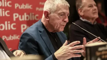 Κούλογλου κατά Τσίπρα: Γράφει βιβλίο για να διασκεδάσει τις κακές εντυπώσεις της θητείας του