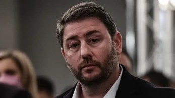 Ο Ανδρουλάκης κινδυνεύει από Τσίπρα-Κωνσταντοπούλου, αλλά ονειρεύεται πρωτιά στις εκλογές