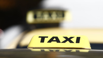 Γίνεται να είσαι στο τιμόνι ενός ταξί και ταυτόχρονα να αποφοιτάς με 9,8 από τη Νομική;