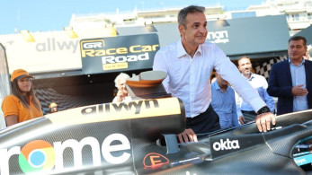 ΔΕΘ: το μονοθέσιο της Formula 1 της McLaren τράβηξε το ενδιαφέρον του πρωθυπουργού (photos & video)