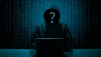 Ανωνυμία στο Διαδίκτυο: νομοθετική πρωτοβουλία-ανάχωμα στους «κουκουλοφόρους» του πληκτρολογίου