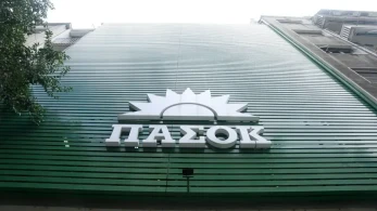 Όλο και πιο… αριστερά το ΠΑΣΟΚ: υποδαυλίζει τις κινητοποιήσεις, κλείνει το μάτι σε ΣΥΡΙΖΑ-ΝΕΑΡ