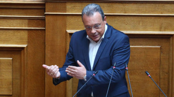 Φάμελλος: ο πρόεδρος που ψάχνει ρόλο μέσα στο απόλυτο κενό