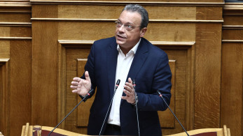 Φάμελλος: ο μαραθώνιος των λόγων χωρίς πράξεις