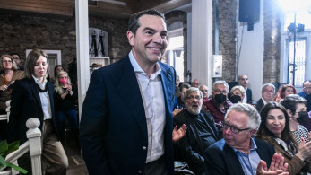 O Tσίπρας τούς «κατηγορεί» για τις ήττες και αυτοί… χειροκροτούν
