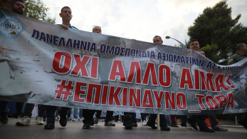 Διαμαρτυρία ενστόλων στην Παλαιά Βουλή για το νέο πολυνομοσχέδιο του υπουργείου Άμυνας