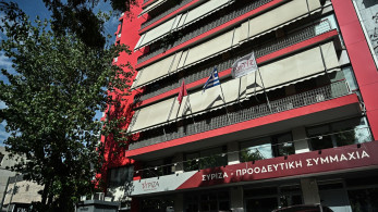 Έξαλλοι στον ΣΥΡΙΖΑ με το ΠΑΣΟΚ για τις «αρπαγές» εδρών και τα περί αυτόνομης πορείας