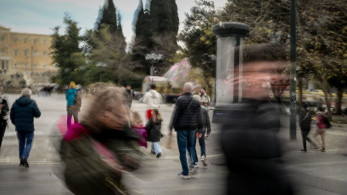 Η κοινωνία αδιαφορεί για τον «εμφύλιο» ΠΑΣΟΚ-ΕΛΑΣ
