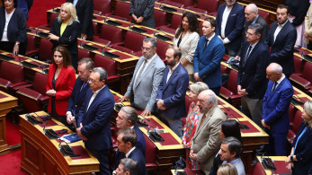 Όσο βουλιάζει τόσο φωνάζει: ο ΣΥΡΙΖΑ επανέρχεται στις… εργοστασιακές ρυθμίσεις