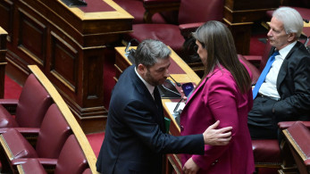 Τι έγινε, σύντροφοι; Πού είναι ο στρατός, πού είναι τα τανκς, τι σόι… χούντα είναι αυτή;