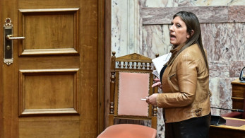 Σε παραλήρημα κατά πάντων η Ζωή Κωνσταντοπούλου: σφοδρές επιθέσεις στη Βουλή μετά την άρση ασυλίας της