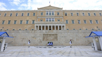 Μνημεία και μνήματα σε πολιτεία πιο ξένη