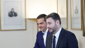 Ο Ανδρουλάκης αντιγράφει Τσίπρα: πάει αριστερά για να βρει το… κέντρο
