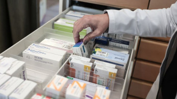 Η κυβέρνηση στηρίζει την ελληνική φαρμακοβιομηχανία με τον αναπτυξιακό νόμο