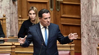 Γεωργιάδης για Κωνσταντοπούλου: «Βιάζει τη Βουλή, απαίσιο πλάσμα, βγάζει λεφτά από τα Τέμπη»