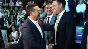 Ο Αλέξης αντιγράφει τον… Στέφανο: αδιαμεσολάβητος και αυτοοργανωμένος