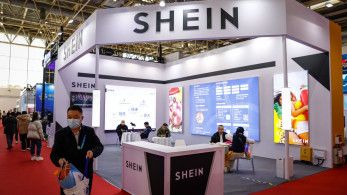 Η Γαλλία «κηρύσσει πόλεμο» στη Shein - Έλεγχος σε 200.000 δέματα για παράνομα και επικίνδυνα προϊόντα
