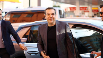 Ο Τσίπρας ξύπνησε από τη... «χειμερία νάρκη» για να κουνήσει το δάχτυλο στον Μητσοτάκη