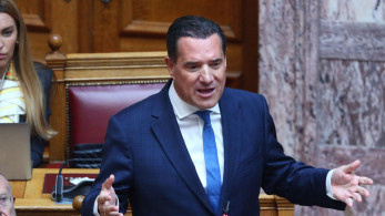 Ο Άδωνις Γεωργιάδης κέρασε γλυκά τους εργαζόμενους του ΕΣΥ μετά την απεργία (video)