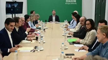 Η σφαγή του… σταυρού: δελφινομαχίες στο ΠΑΣΟΚ για πρωτιές στο Συνέδριο