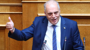 Ο Ζαχαρός τρολάρει Βελόπουλο και Νατσιό για τις καταγγελίες περί προσωπικού αριθμού (video)