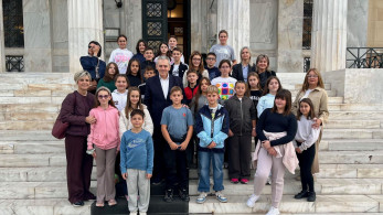 Χαρακόπουλος σε μαθητές στη Βουλή: «Η τεχνολογία απειλεί να αποξενώσει τον άνθρωπο»