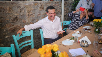 Ο… αστειάτορας Τσίπρας με νέα παραμύθια