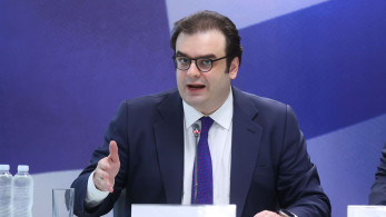 Πιερρακάκης: Αφαιρούμε τα εμπόδια για οικογένειες και νέους