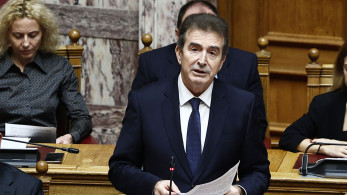Στη Βουλή η τροπολογία του Μιχάλη Χρυσοχοΐδη: κακούργημα η οπλοφορία, βαριές ποινές για μπαλωθιές