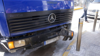 Θανατηφόρο τροχαίο με φορτηγό στο Πέραμα - Νεκρή η 54χρονη μητέρα του οδηγού