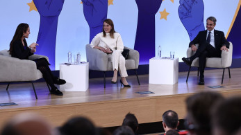 Mε νέες και νέους συζήτησαν Κυριάκος Μητσοτάκης και Ρομπέρτα Μέτσολα