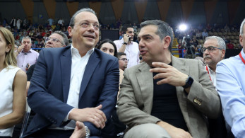 Βουλευτές του ΣΥΡΙΖΑ ετοιμάζονται να κουνήσουν μαντίλι για τα μάτια του Αλέξη Τσίπρα