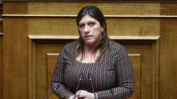 Ζωή Κωνσταντοπούλου: σύγκρουση, διχασμός, τοξικότητα και σόου για το «σκισμένο καλσόν»