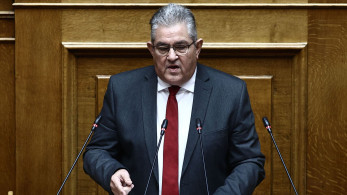 Η Ζωή Κωνσταντοπούλου διέκοπτε συνεχώς τον Δημήτρη Κουτσούμπα και αυτός της απάντησε «αυτή είστε»