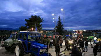 Αγροτικά μπλόκα: παραταγμένα στην εθνική τα τρακτέρ - Κλειστό το αεροδρόμιο Ηρακλείου