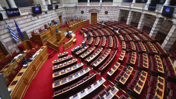 Βουλή: «ενός λεπτού σιγή» για τις νεκρές εργαζόμενες στη «Βιολάντα» και τους φιλάθλους του ΠΑΟΚ