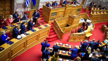 Θερμή υποδοχή Πιερρακάκη στη Βουλή μετά την εκλογή του στην προεδρία του Eurogroup