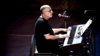 Σαν σήμερα «έφυγε» ο Θάνος Μικρούτσικος - Η μάχη με τον καρκίνο και η μουσική που δεν σίγησε ποτέ