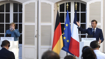 Μακρόν και Μέρκελ στηρίζουν Ελλάδα