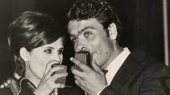 Με μια κιθάρα, μια παρέα, σε μια ταβέρνα