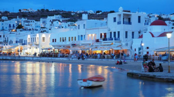 Zευγάρι θετικό στον ιό έσπασε την καραντίνα για να πάει σε… πάρτι σε βίλα στη Μύκονο!