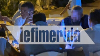 Ποια μέτρα; Ο Τζιτζικώστας τρώει σε ταβέρνα στους Παξούς μετά τις 12 (pics)