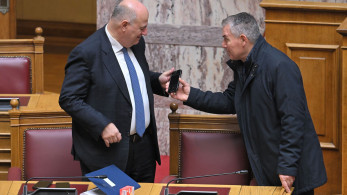 Βουλή: το μήνυμα 112 «τάραξε» τη συζήτηση στην Ολομέλεια (video)