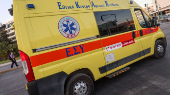 Αττική Οδός: σύγκρουση φορτηγού με ΙΧ, στις γραμμές του Προαστιακού εκσφενδονίστηκε ο οδηγός