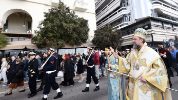 Θεσσαλονίκη: πλήθος πιστών στην τελετή αγιασμού των Yδάτων στο λιμάνι (photos)