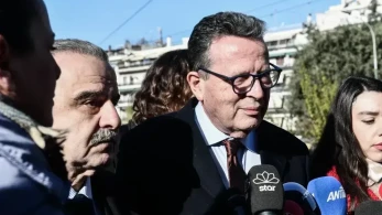 Ο Κύρτσος άλλαξε ξανά άποψη: τώρα στηρίζει Καρυστιανού