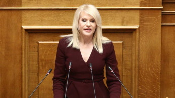 Θεοδώρα Τζάκρη: εξαπέλυσε σκληρές εκφράσεις κατά της Νέας Δημοκρατίας με αφορμή το κόμμα Καρυστιανού